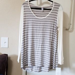 Large Lynnae Lularoe top with tags